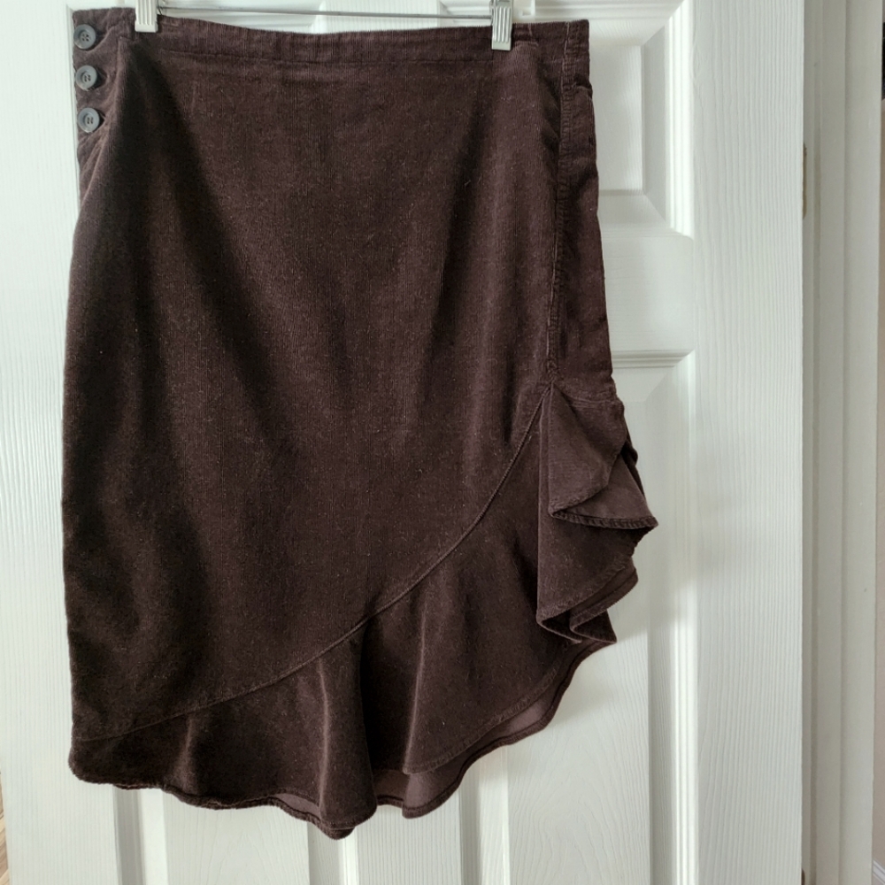 NWT ITALY Sisley corduroy brown flounce skirt size 44. MED.